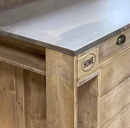 Grilltisch-aus-Paletten-Palettenmöbel-Outdoorküche