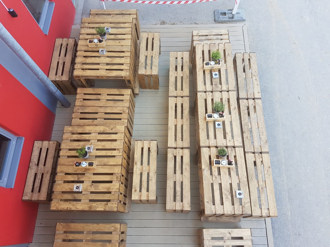 Esstisch-Garnitur-Garten-Set-aus Paletten-Palettenmöbel
