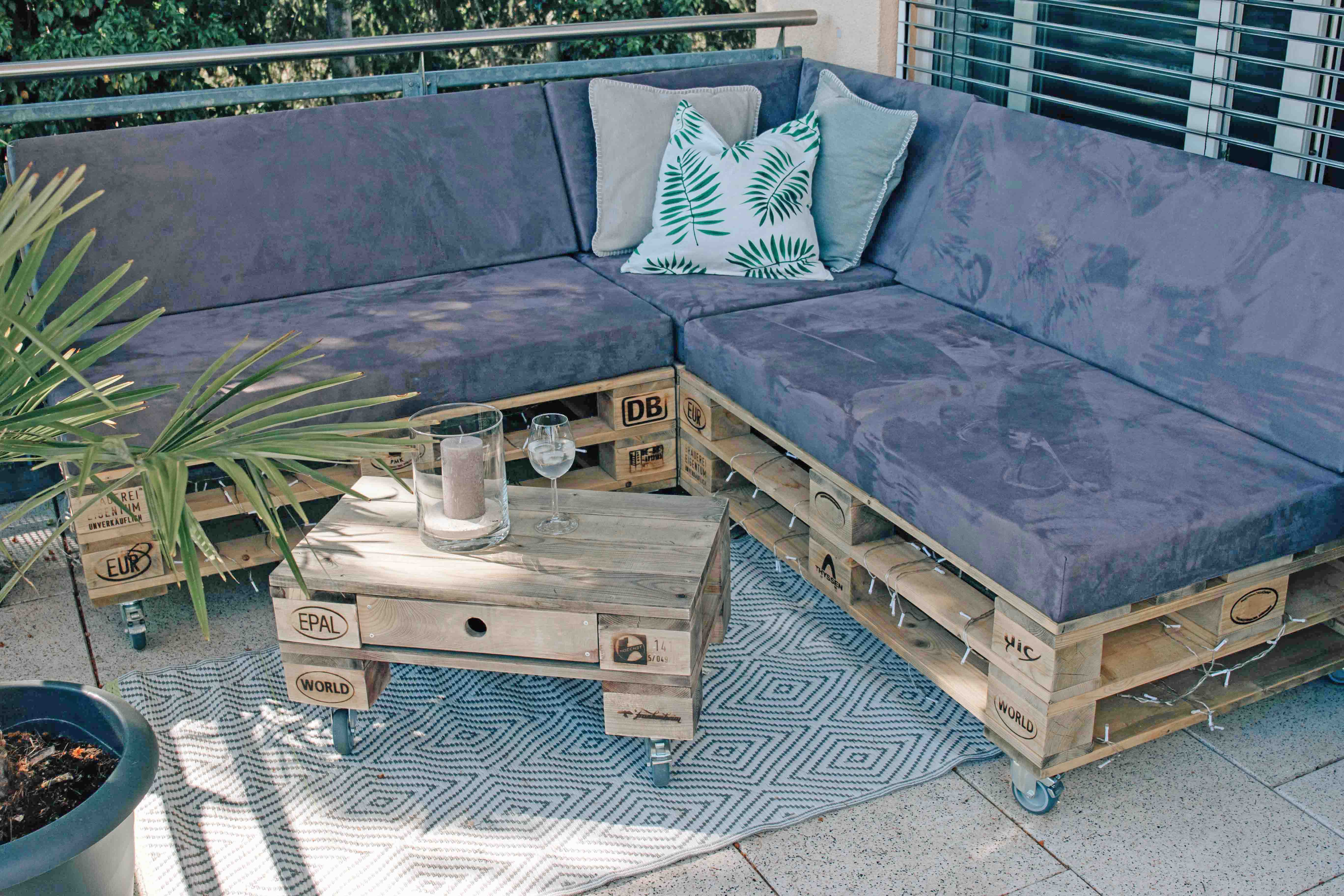 260125-Comfy-Cozy-neu Bank-aus-Paletten-Palettenmmöbel-Lounge-Sofa